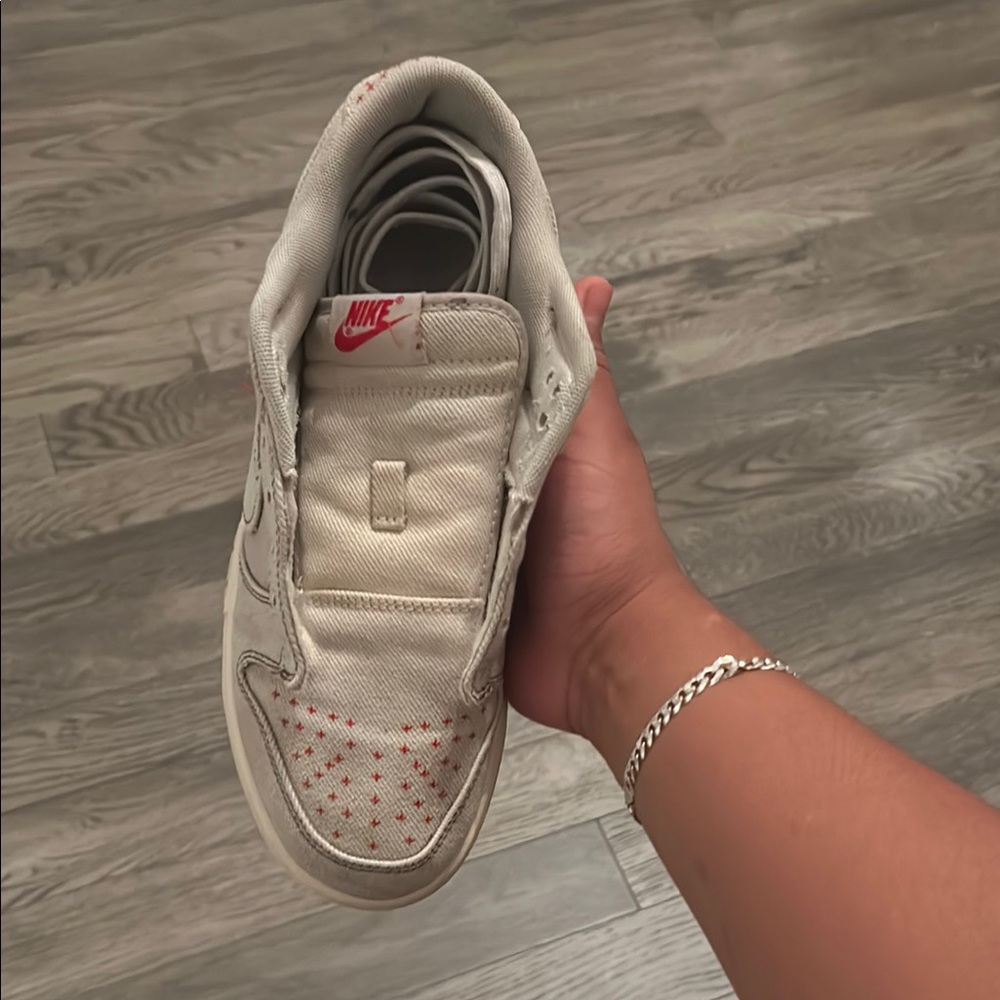 Nike Beige and Red Sneakers - Picture 5 of 6